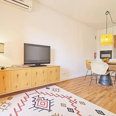 Mc - With Pool Apartment